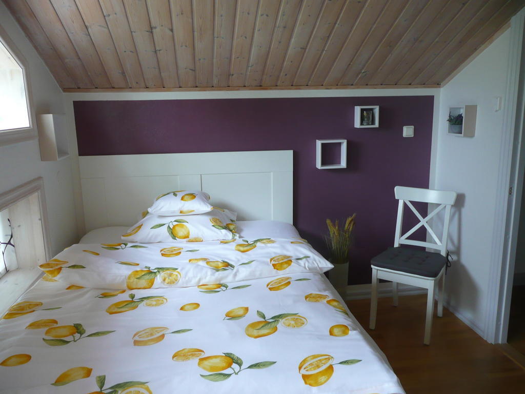 Skogis Bed & Breakfast Катринехолм Стая снимка